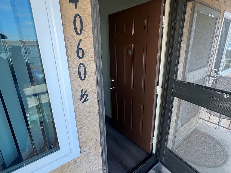 4054-4060 1/2 Cherokee Ave #4060 — Photo 11