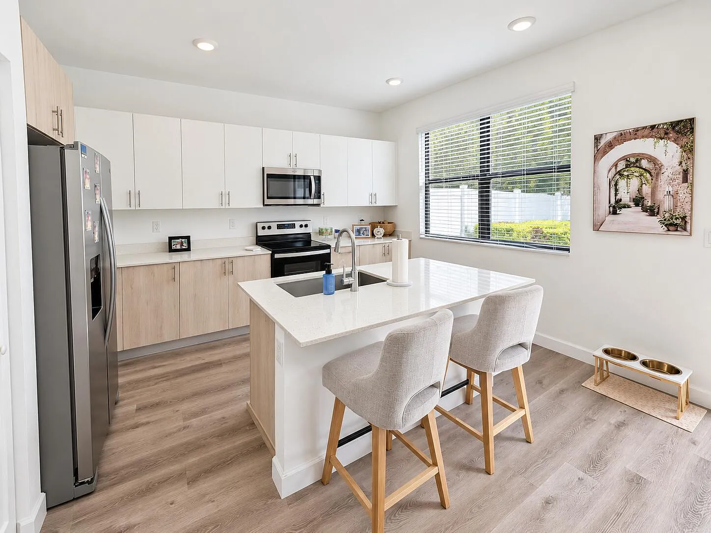 3 bed, 2.5 bath, 1640 sqft, $3,850 — Photo 4