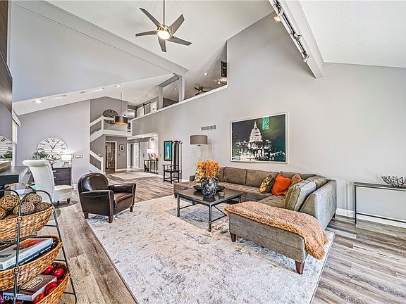 4th image of 20 Sherwood Ct