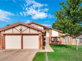 602 Parker Dr, Euless, TX 76039