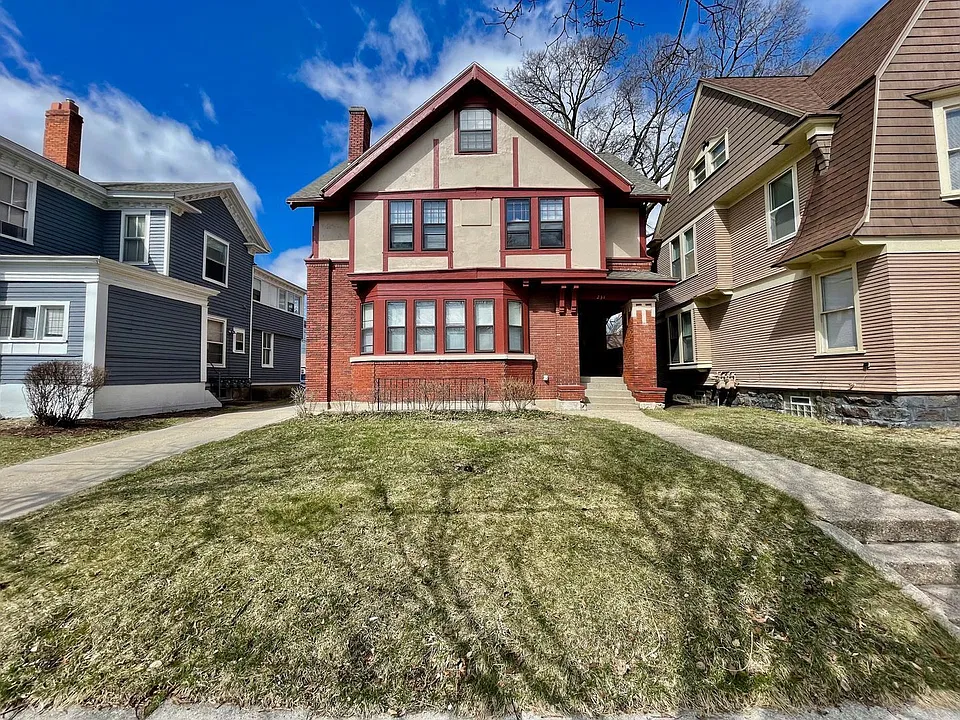 231 Lyon St NE #3