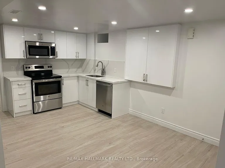61 Cecil St #LOWER — Photo 2