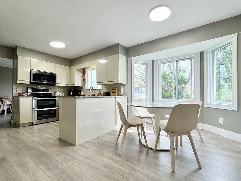 Breakfast area and kitchen