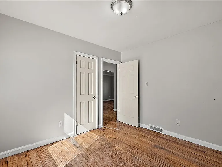 10500 Somerset Ave — Photo 24