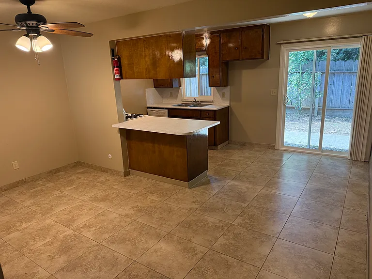 1626 W Rumble Rd #1626 — Photo 1