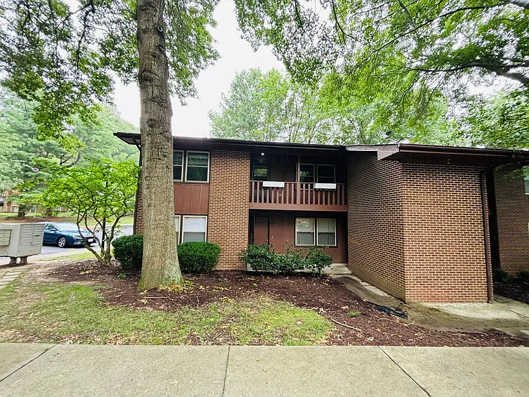 1741 Donlee Dr — Photo 2