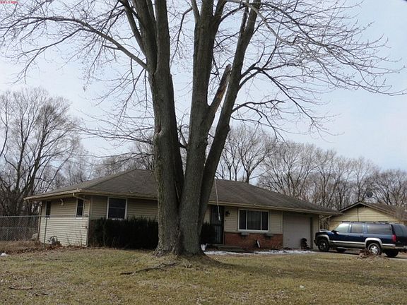 2nd image of 909 Crystal Dr