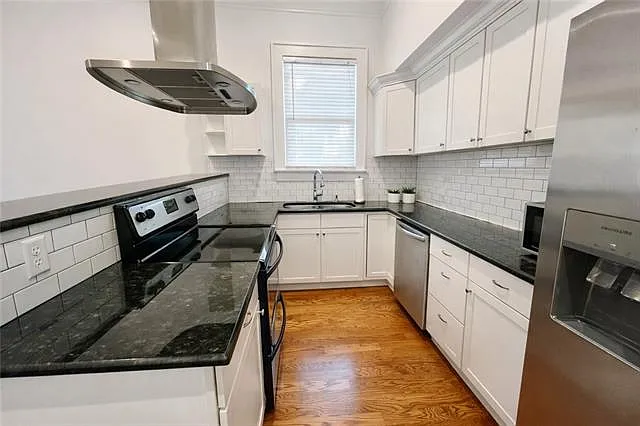 2 bed, 1.0 bath, 950 sqft, $2,200 — Photo 3