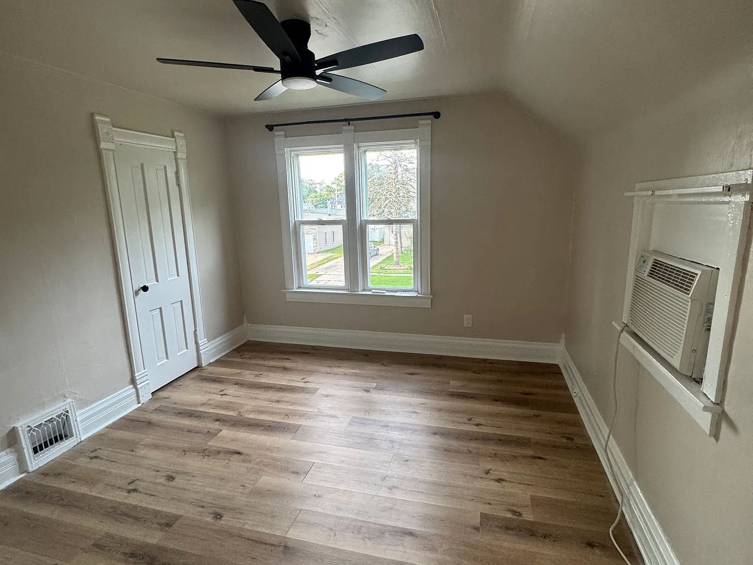 W 3rd St, Manteno — Photo 2