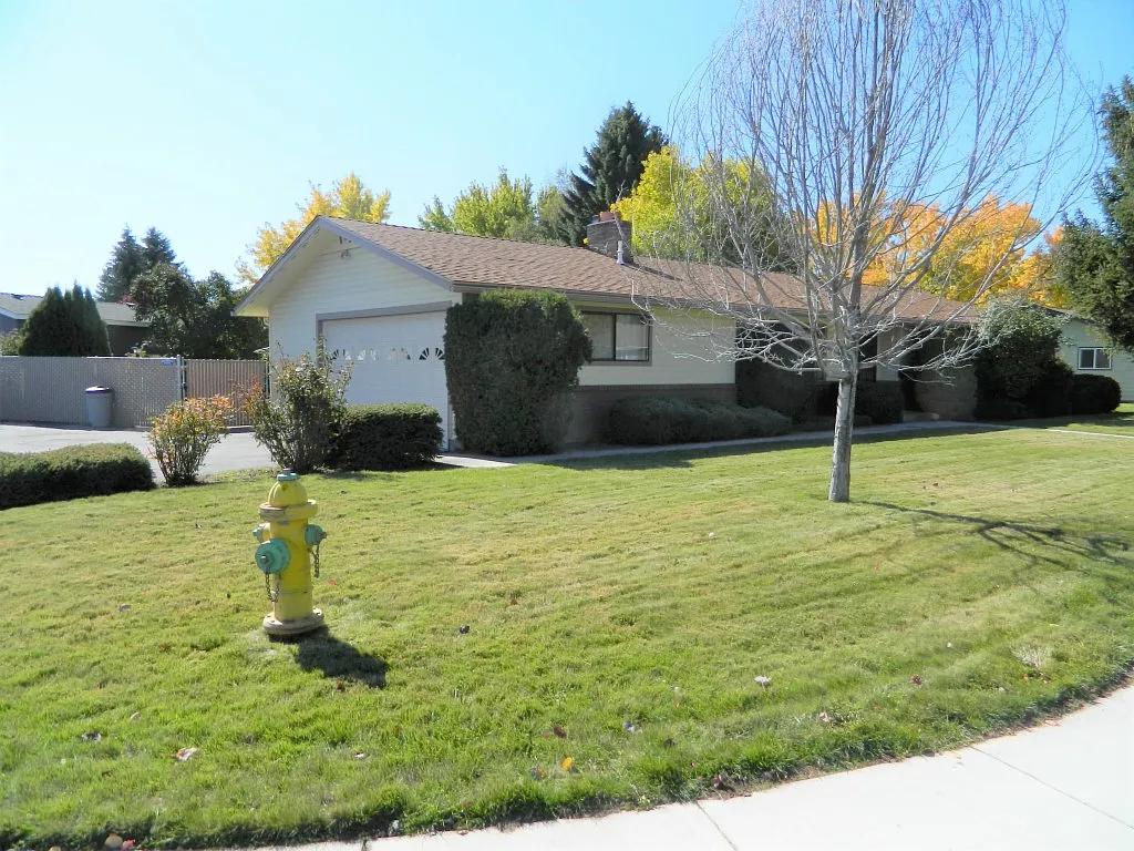 5612 Villa Dr photo 1