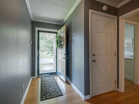 5th image of 3062 Woody Ln