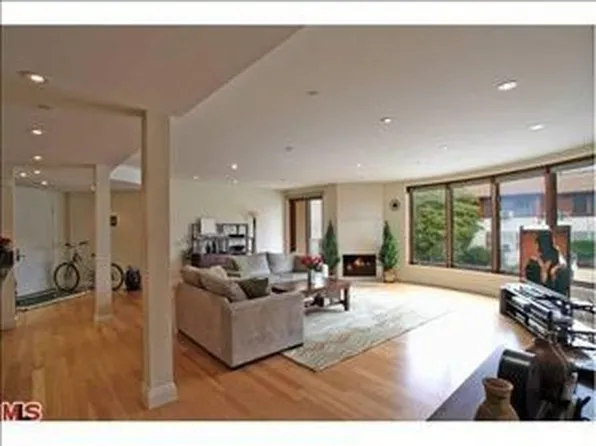 1825 Fox Hills Dr APT 201, Los Angeles, CA 90025