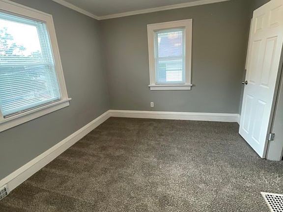 4th image of 372 18th St SE
