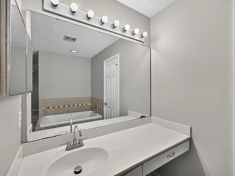 1845 Saga Ct — Photo 20