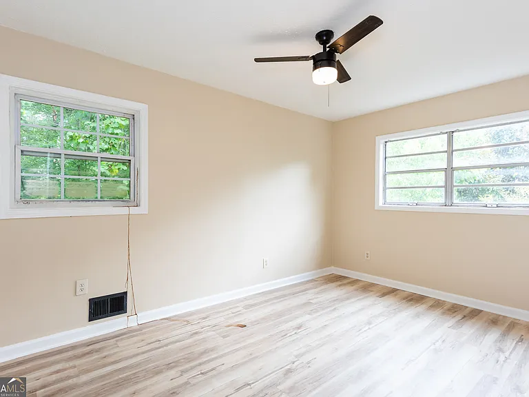 2435 Claude St NW — Photo 9