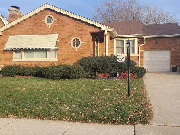 9225 S Mozart Ave, Evergreen Park, IL 60805