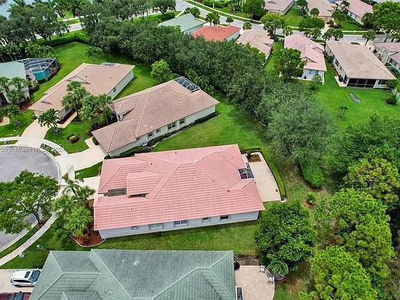 4th image of 9156 Bay Harbour Cir