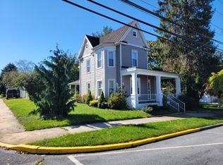 402 W High St, Womelsdorf, PA 19567