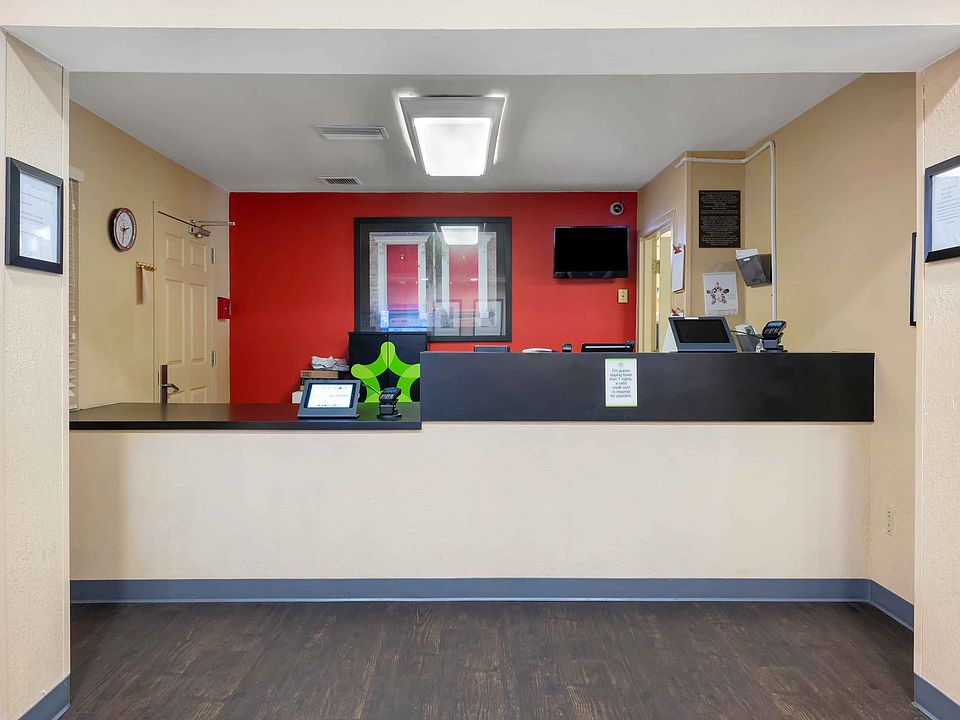 Lobby and Guest Check-in