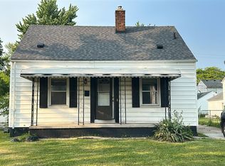 19131 Kenosha St, Harper Woods, MI 48225
