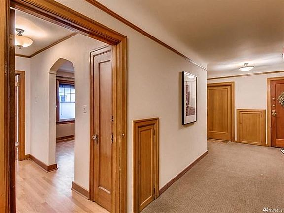 5th image of 124 Warren Ave N APT 309