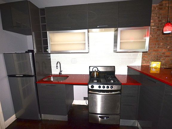 3rd image of 528 Chauncey St APT 3L