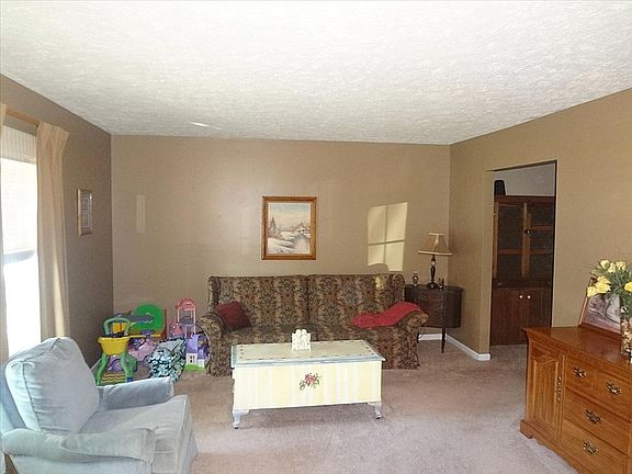 4th image of 9445 Champton Dr