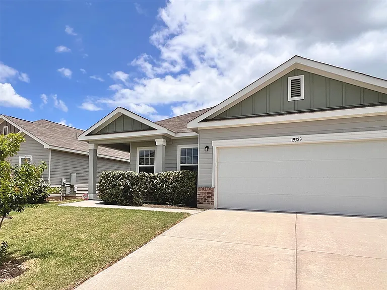 19323 Berringer Dr — Photo 2
