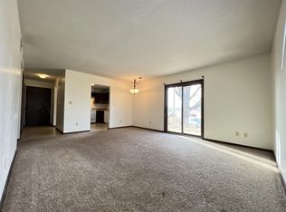 1110 3rd St APT 1, Marion, IA 52302