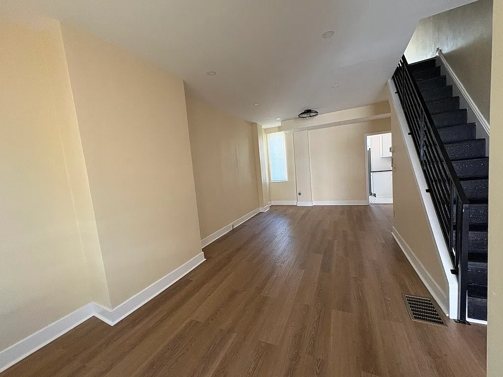 3 bed, 980 sqft, $1,500 — Photo 2