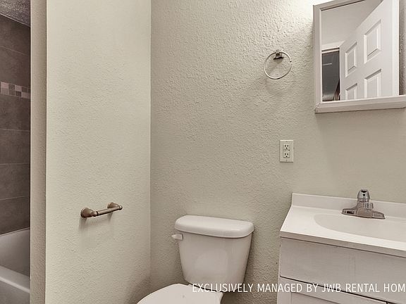 5th image of 1834 Broadway Ave