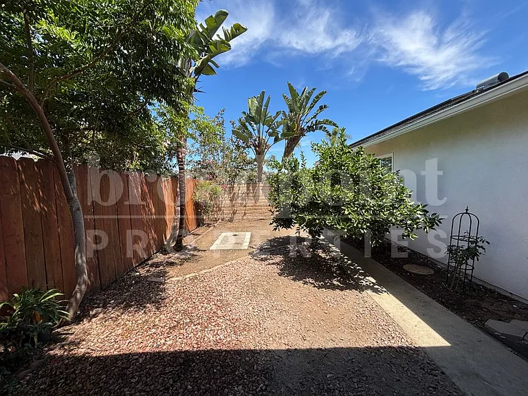 1515 Kent Ave — Photo 16