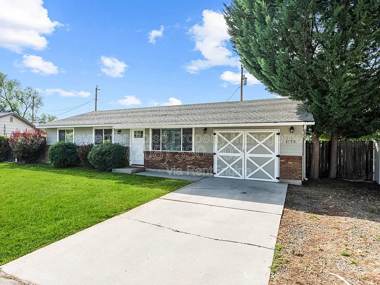 1773 W Victory Rd — Photo 2