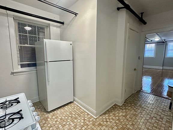 4th image of 4432 N Seeley Ave #Bb