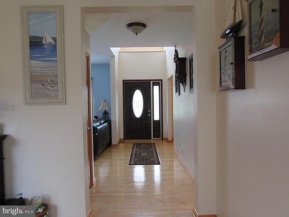 5th image of 12 Creek Dr