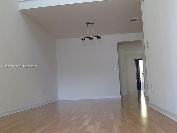 5th image of 10716 NW 76th Ln