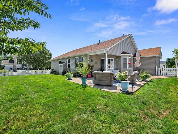 3rd image of 1 Dandridge Ct