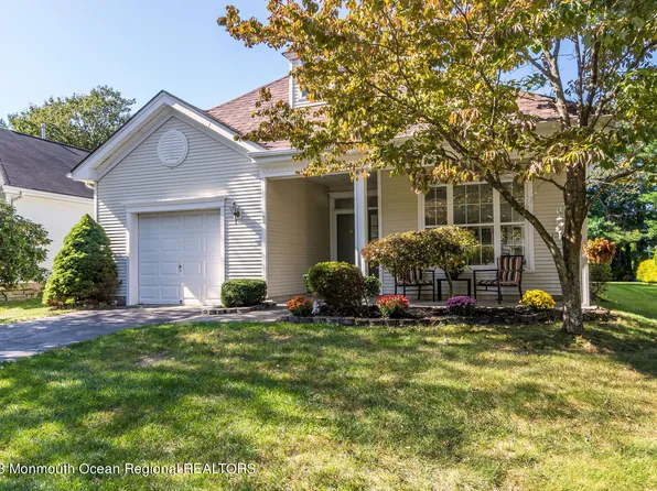 6 Springtide Road, Lakewood, NJ 08701