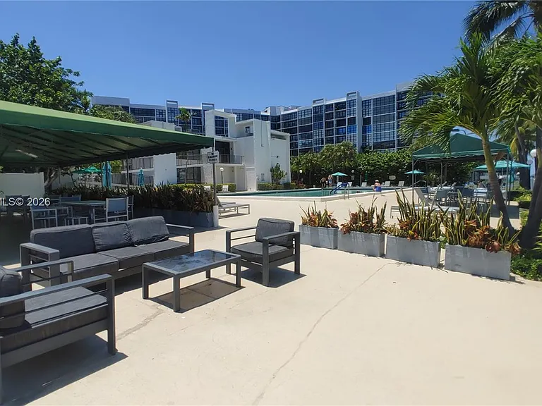 1000 Parkview Dr #125 — Photo 48