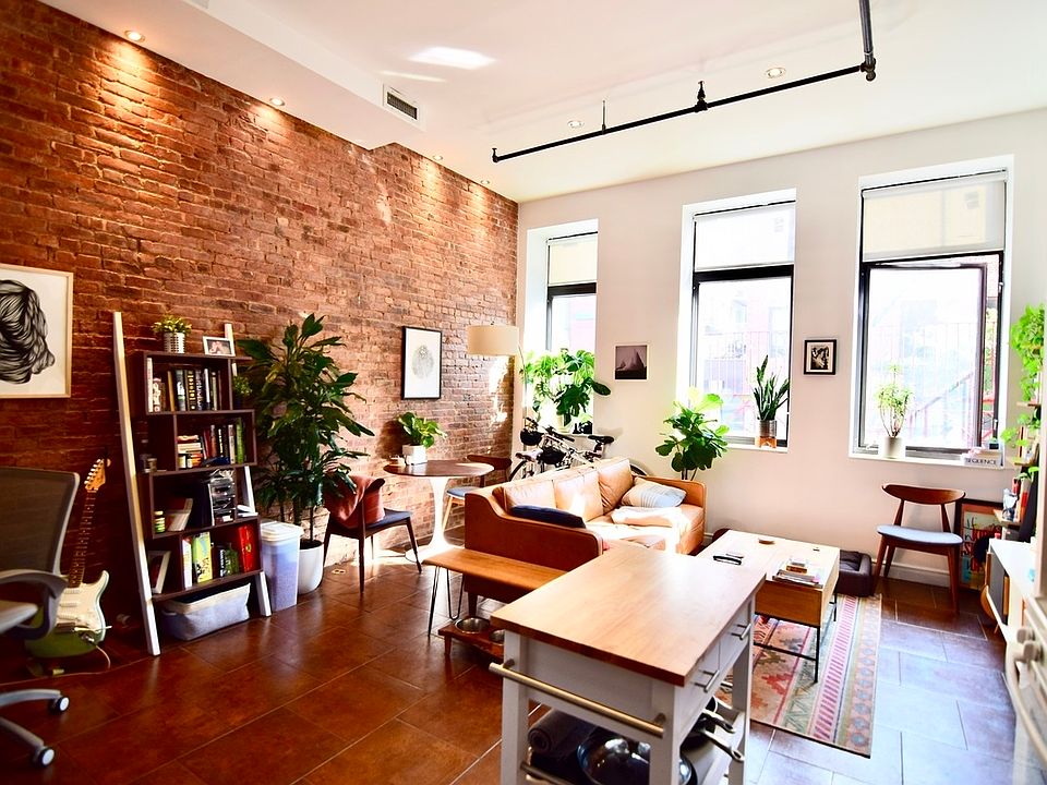1st image of 112 Stanton St APT 2R