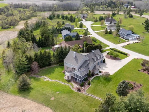 7636 Fairway LANE, West Bend, WI 53090