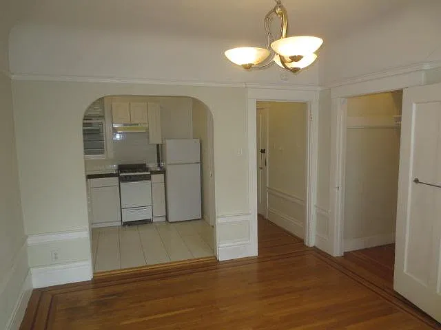 1067 Valencia St #4 — Photo 6
