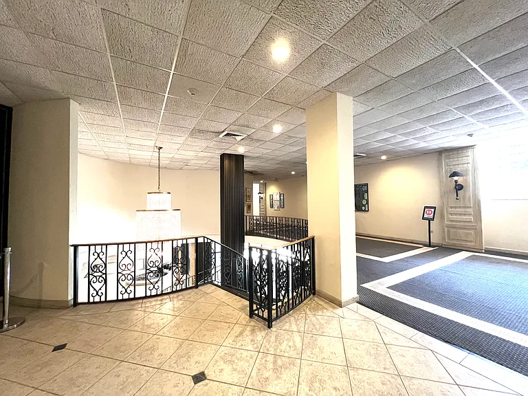 5555 Collins Ave #16V — Photo 33