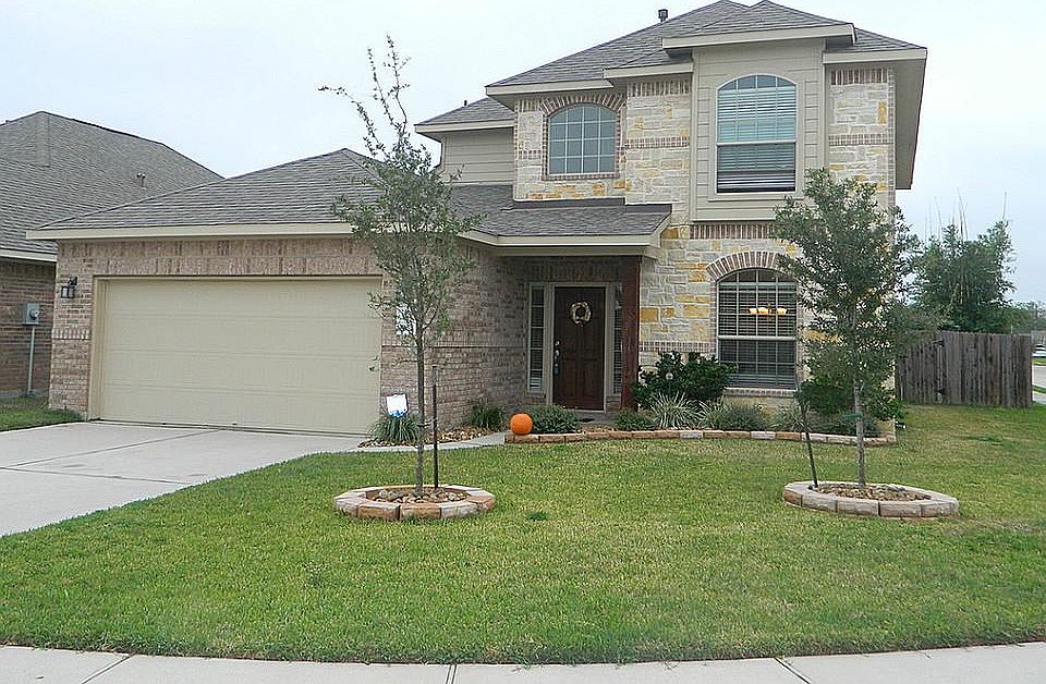 18427 Vanhorn Ct. Your new home!!