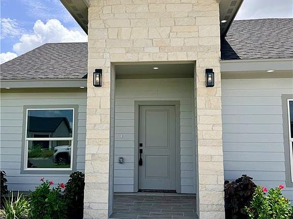 2nd image of 3556 Las Brisas Cir