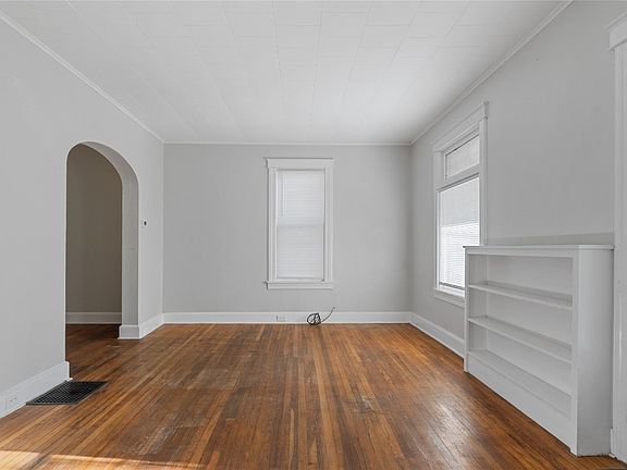 4th image of 25 Duane Ave