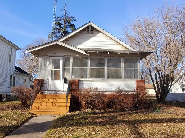 915 Division St, Webster City, IA 50595