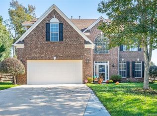 8933 Magennis Grove Ct, Charlotte, NC 28216