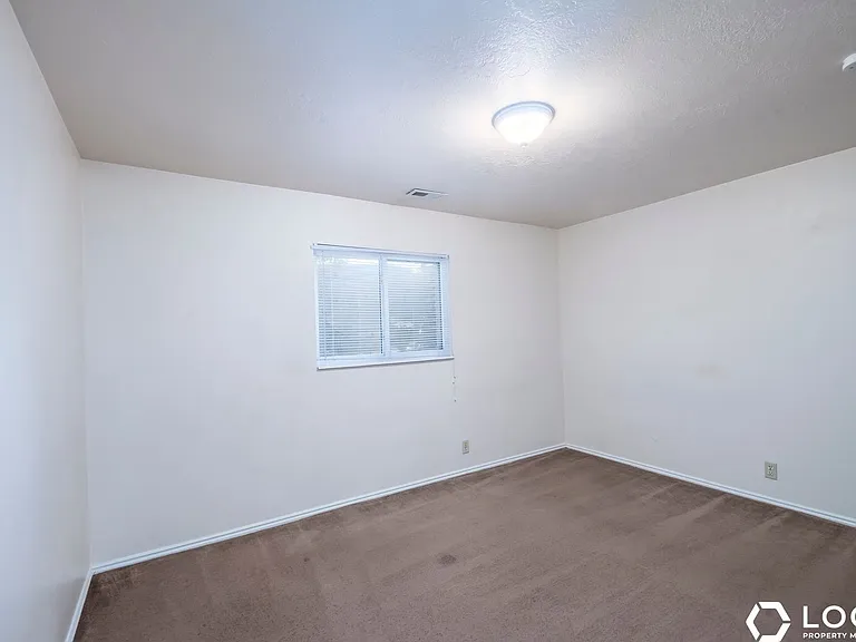 3377 S 2410 E #B — Photo 18