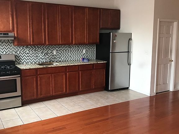3rd image of 1703 Avenue U #1